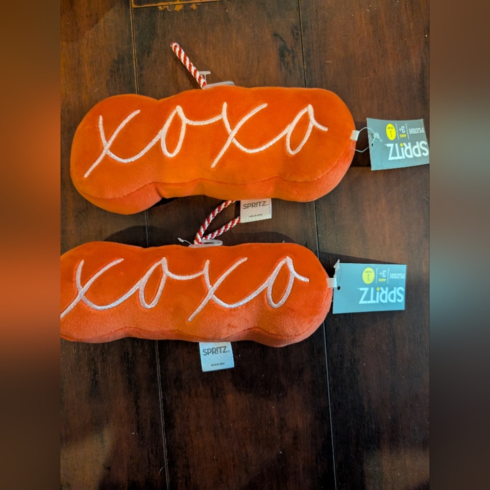 2 Spritz Orange XOXO Plush Decor